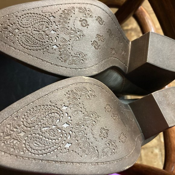 Madden Girl Gray Western Booties, Size 7.5M - Picture 6 of 6
